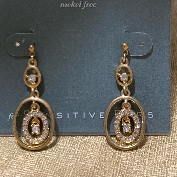 Museum Collection Sensitive Ears Hypo-allergenic Gold-tone CZ dangle earrings - Picture 5 of 8